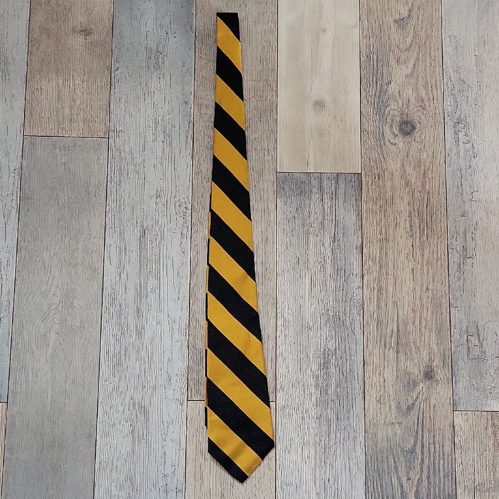 GAP Striking Navy and Gold Striped Tie - NWT